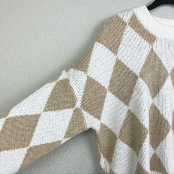 Abercrombie and Fitch Women's Medium Diamond Pattern Wedge Crew Knit Sweater - Picture 6 of 16